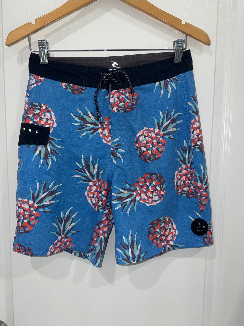 Rip Curl boys  Blue Pineapple-Print Swim Shorts with Black Waistband size 14